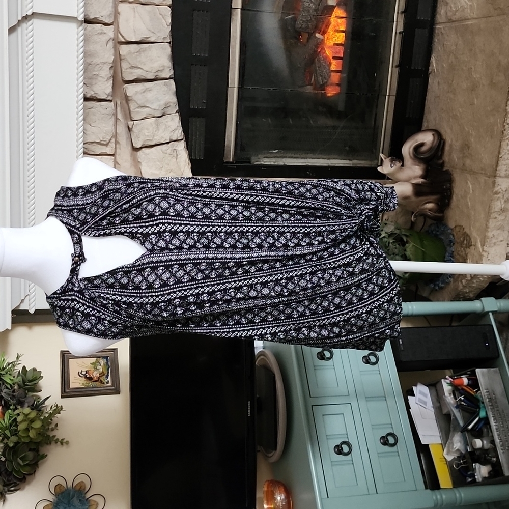 Sleeveless printed top